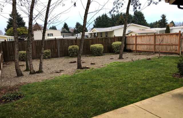 2BED2BATH -2CARGARAGE, WASHER/DRYER HOOKUP, STORAGE, OWNER LANDSCAPE MAINTENANCE photos photos