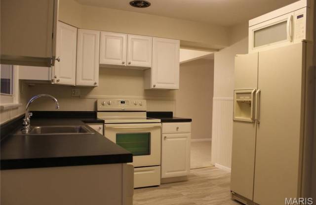 10832 Three Court Gallery 3