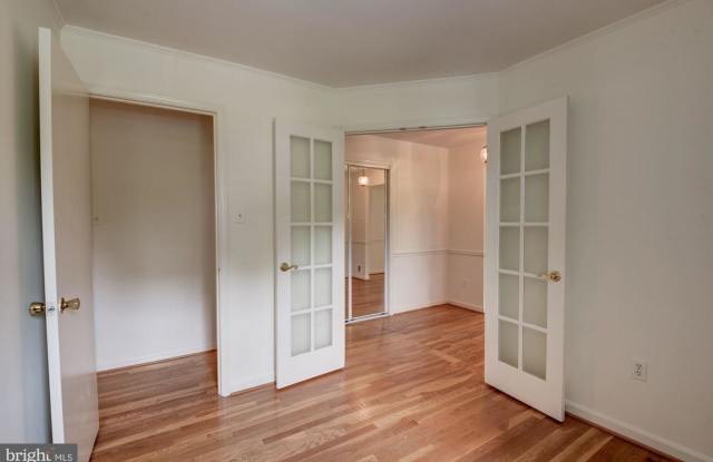 8504 VICTORY LN Gallery 3
