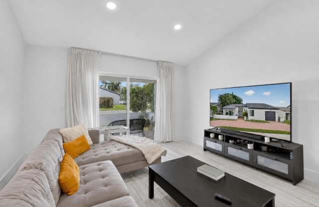 16709 SW 5th Court Gallery 4