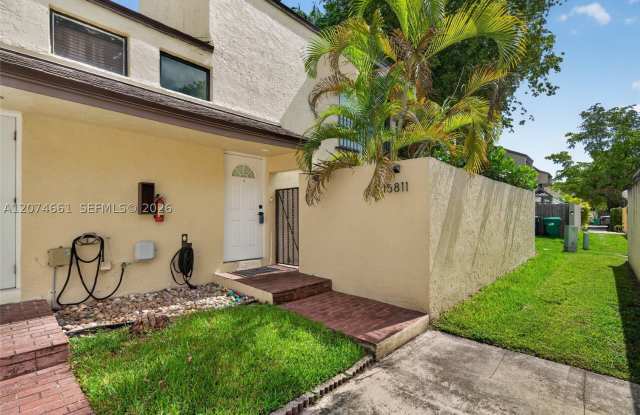 15811 SW 91st Ct Gallery 2