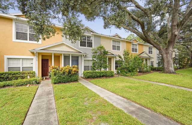 2/2 Tampa Townhouse with Loft + Bonus Room! Gallery 4