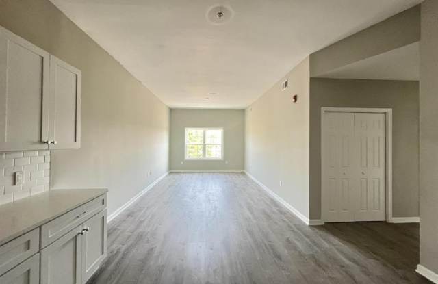 3 Old Trenton Road unit: 17 photos photos