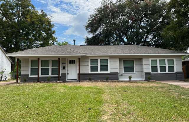 Stunning Recently Remodeled (from the studs out) 3/1/2 Home in Lake Jackson - 306 Wisteria Street, Lake Jackson, TX 77566