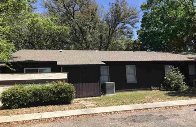 Delightful Two Bedroom Two Bath Townhome in Country Walk Subdivison Gallery 1