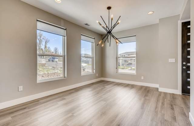 Beautiful 3-Bedroom Duplex Available in West Denver Gallery 4