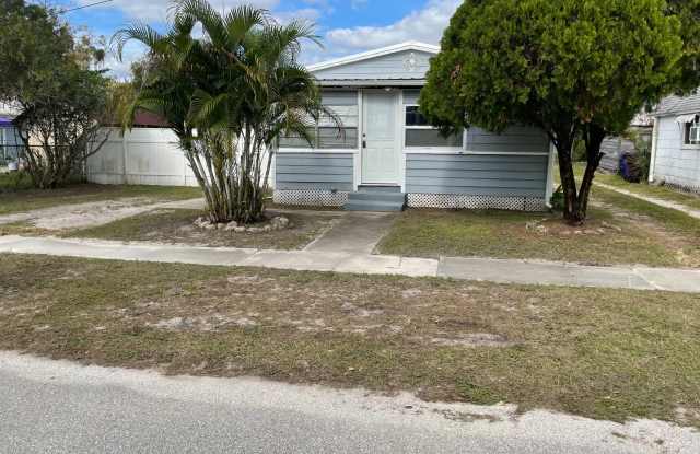 MOVE IN SPECIAL- Cozy 2 Bed/ 1 Bath Home in Saint Cloud photos photos