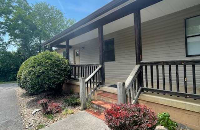 Alcoa City services and schools 2 bedroom 2 bath condo call Debra Johnson 865-591-8281 or Ed Johnson 865-924-5045 photos photos