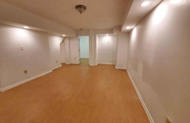 Room in 4 Bedroom Home at Morris Brown Dr SW Gallery 4