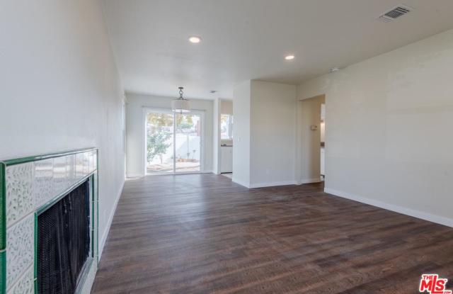 6324 GOODLAND Avenue Gallery 4