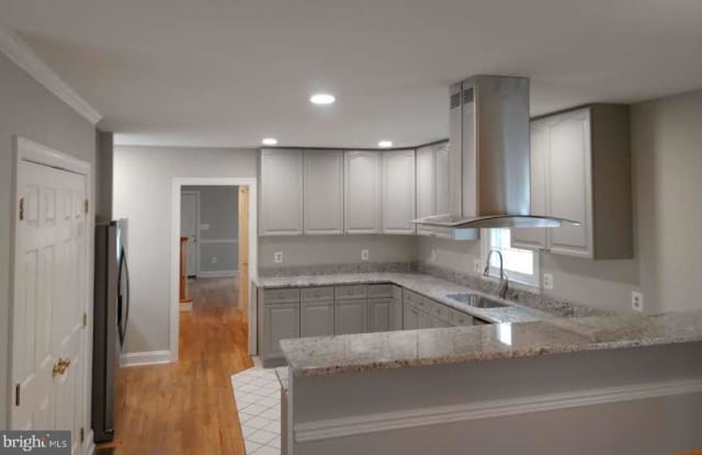 206 NW WILSON AVE NW - 206 Wilson Ave NW, Leesburg, VA 20176