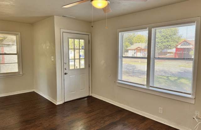 Cute 3 Bed 1 Bath home in Sunnyside Heights Gallery 4