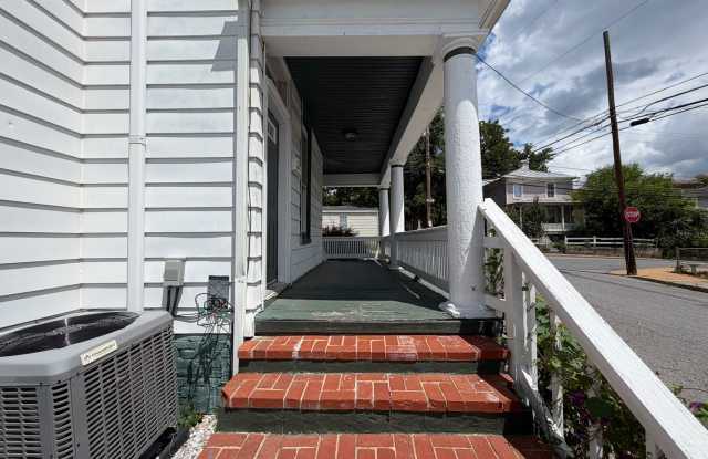 702 Nelson Street - Charming 3BR/1BA in Staunton! Gallery 4