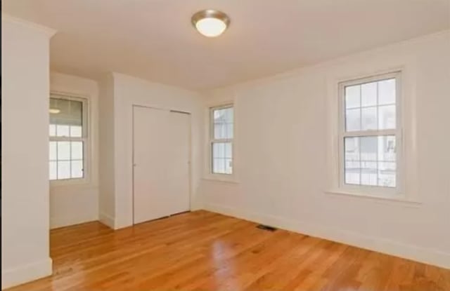 1Br/1Bth apartment available June 1st ! Close to T.  Parking included!! photos photos
