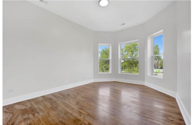 4927 South Prairie AvenueUnit 2N Gallery 3