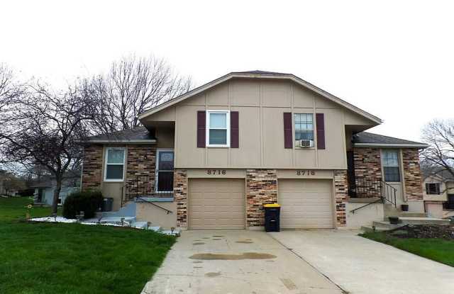 8716 N Chatham Ave, Kansas City, MO 64154 Gallery 1