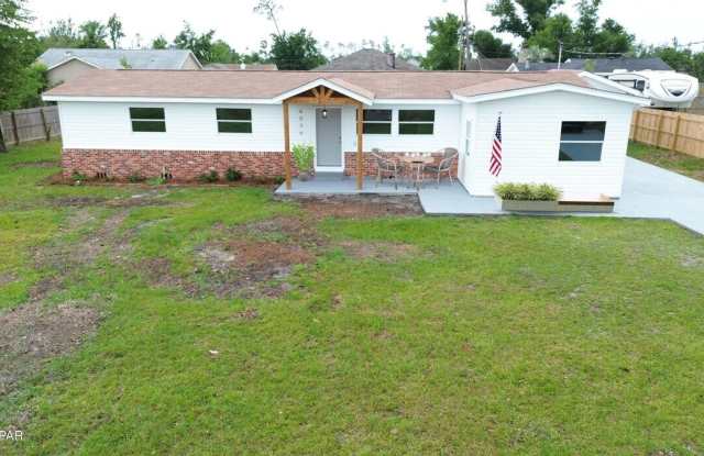 PET FRIENDLY! Charming 3 Bedroom, 3 Bath, Home photos photos
