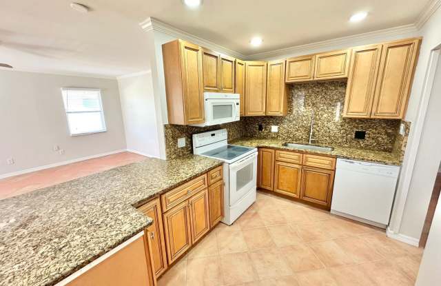 ** NAPLES PARK ** 3 BED / 3 BATH ** ATTACHED GARAGE * PETS OK ** ANNUAL ** Gallery 4