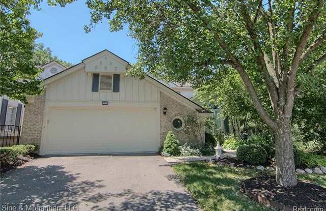 7276 SIMSBURY Drive Gallery 2