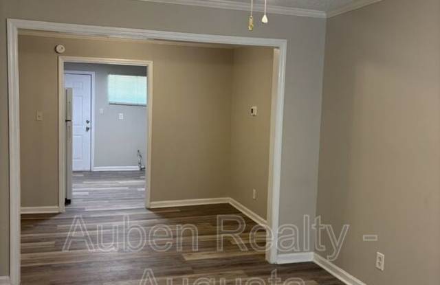 2165 1/2 Telfair Street Gallery 4