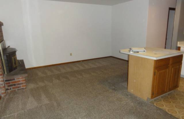 Evergreen 3 Bedroom, 2 Bath Townhome, breakfast bar, center kitchen island, walk-out to deck, 2 decks - 30675 Sun Creek Drive, Evergreen, CO 80439