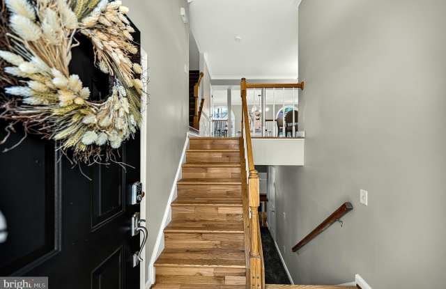8006 TREVOR Place Gallery 3
