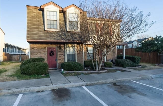 650 W Collins St - 650 W Collins St, Denton, TX 76201