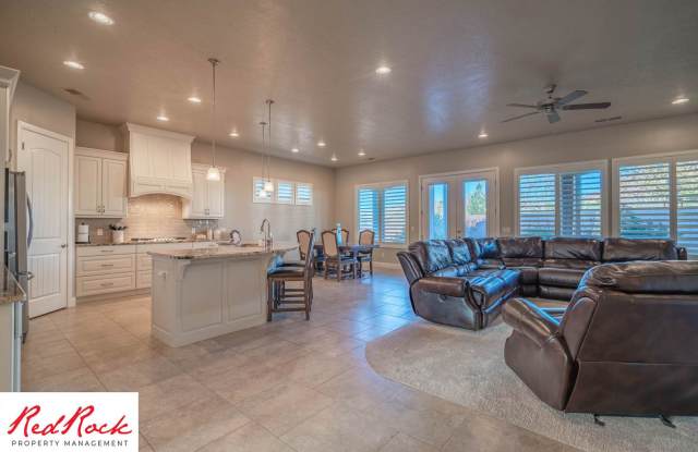 Stunning 2 Bedroom Fully Furnished Home. Community Pool & Mini Golf! photos photos