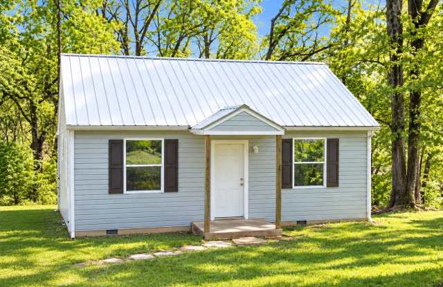 Knoxville 37915 - James White Parkway Area, 2 bedroom, 1 bath home - Contact Brad Croisdale (865) 805-9964 Gallery 1
