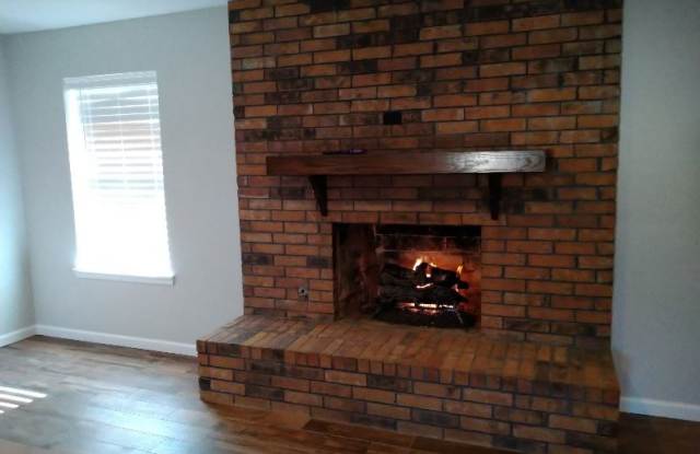 205 Oak Crest Hill Dr Gallery 3