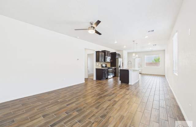Newer DR Horton Single Family Home Available Now Gallery 4