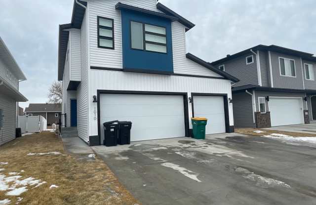 4-bedroom, 3.5-bathroom West Fargo Single-Family Home w/ 3 Stall Garage photos photos