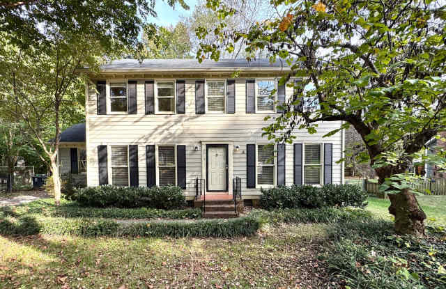 Well Maintained 3 Bedroom with Large Back Deck  Detached Garage! photos photos