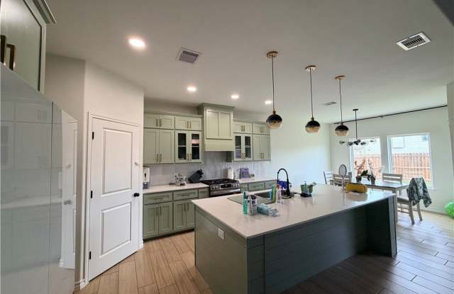 12818 Madalynn Drive Gallery 2