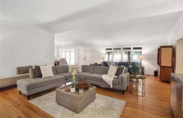 1930 Wildwood Place NE Gallery 3
