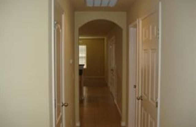 935 Kensington Drive Gallery 2