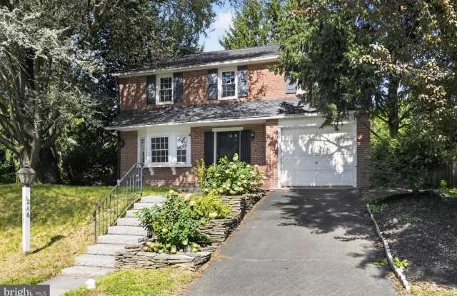 216 HURON Avenue Gallery 2