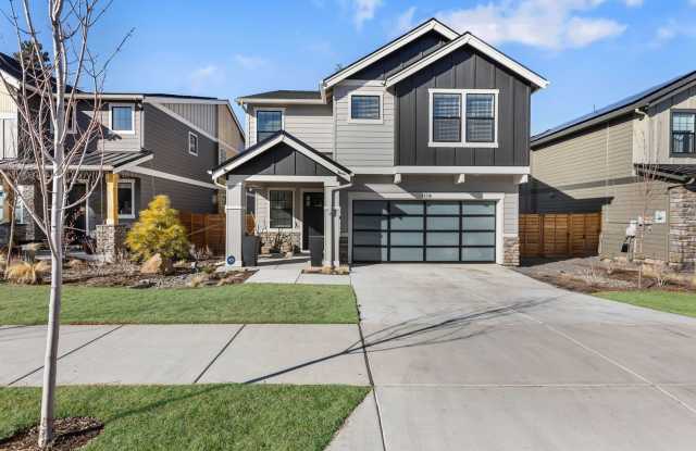 Modern 5 Bedroom Home with Bonus Room Gallery 1
