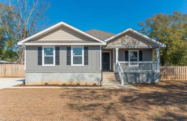 NEW Construction for Rent!! IDEAL location on the edge of town! photos photos