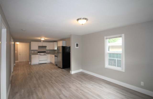 Classy 3BD/2BA House - Spacious Bedrooms, Garage, Fenced Yard  Deck!! photos photos