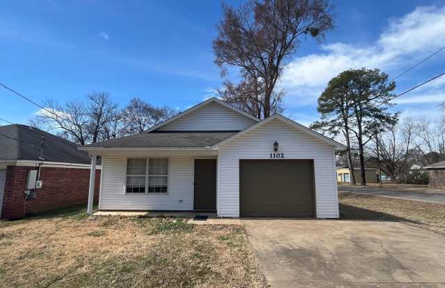 1102 S Ithaca Ave - 1102 South Ithaca Avenue, Russellville, AR 72801