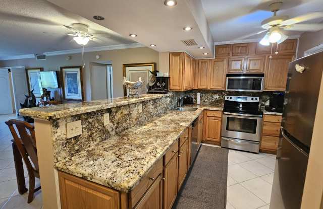 2800 N Palm Aire Drive photos photos