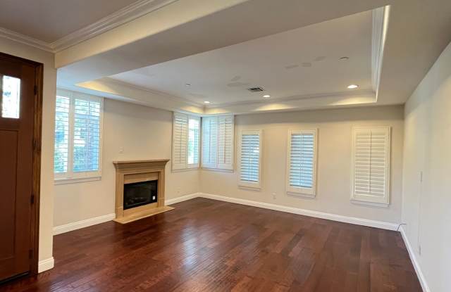 Beautiful Four Bedroom Townhouse in Pasadena Gallery 4