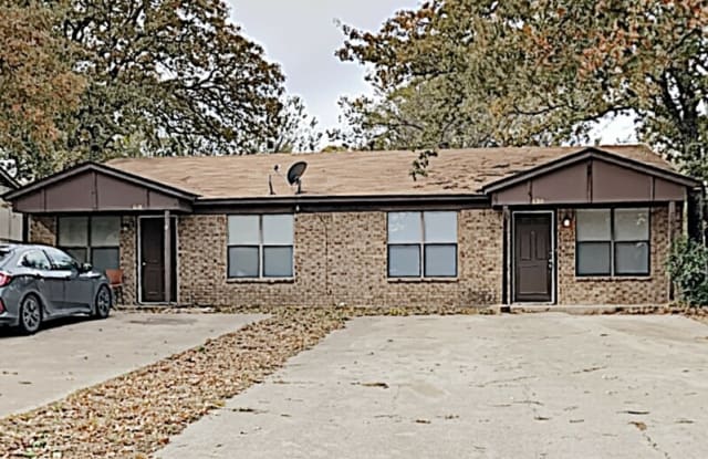 620 Mcqueary St - 620 McQueary St, Arlington, TX 76012
