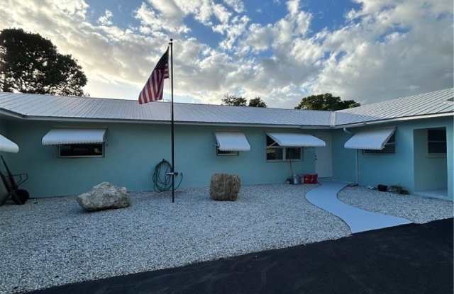 1825 NE Dixie Highway Gallery 1