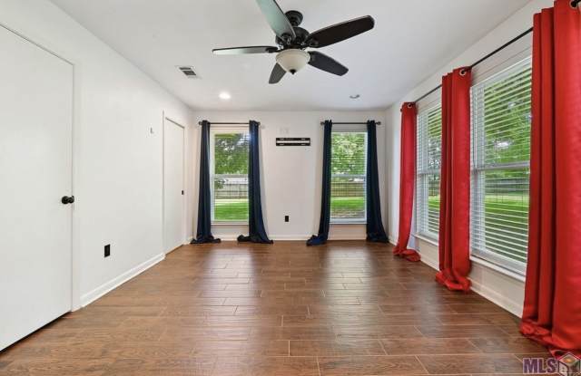 4923 Newell Street Gallery 3