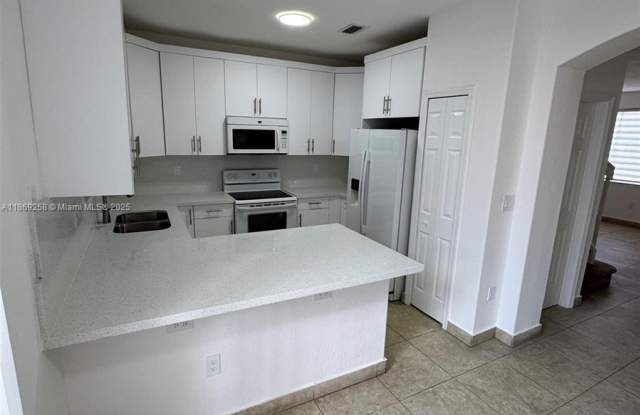 2523 SE 15th Pl photos photos