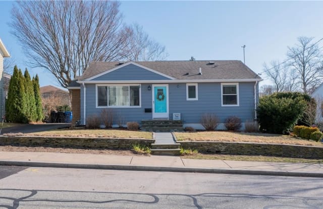 41 Sheffield Avenue - 41 Sheffield Avenue, Newport, RI 02840