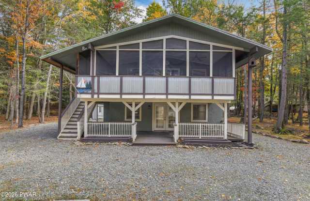 1040 Mockingbird Lane Gallery 1