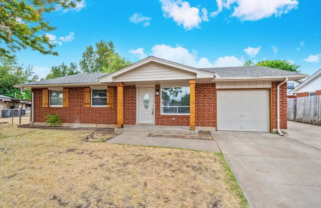 509 NE Cimarron Circle - Hot new listing! Gallery 1